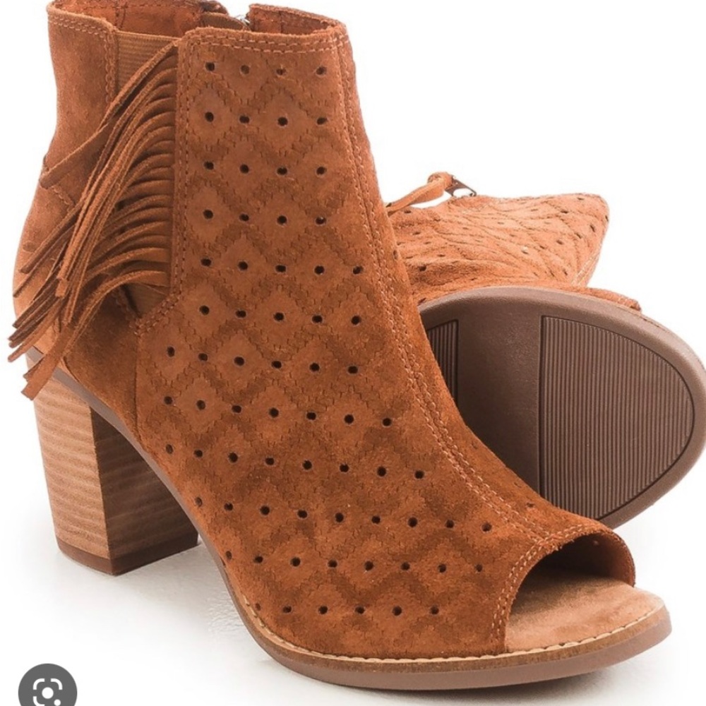 TOMS Majorca Peep Toe Bootie w Fringe 8.5.  Cinnamon Suede